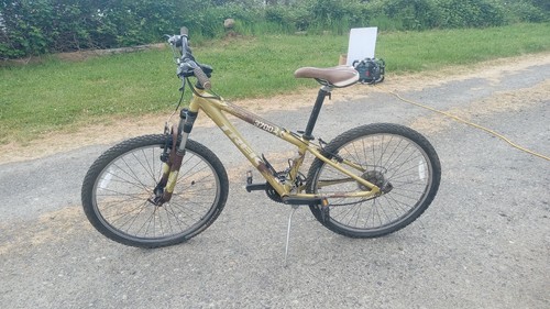 Trek 3700 speed mountian - 15,