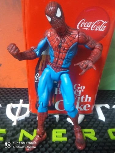 Figurine spiderman catapulting