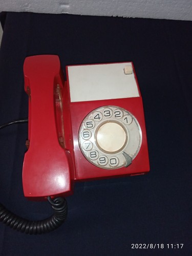 Téléphone vintage rouge - ,