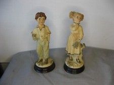 Très belle paire de statuette signé Claudio Vivian fillette et garçon aux livres