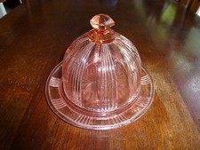SUPERBE CLOCHE A FROMAGE ET SON PLATEAU ROSE