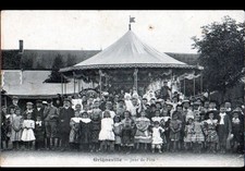 GRIGNEVILLE (45) JOUR de FETE , MANEGE FORAIN animé début 1900