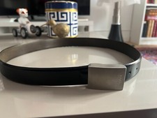 Ceinture Hugo Boss Noire Longueur 105 /100 très peu portée