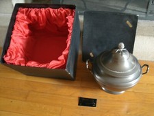 Soupière en étain LYS ROYAL fait main série limitée étain 97% numérotée .