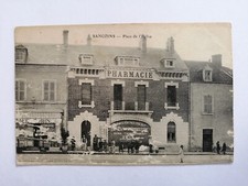 cpa 18 - SANCOINS Place de l' EGLISE Pharmacie MORAILLON Café ROBIN Ouvriers