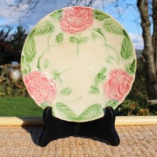 Ancienne assiette en barbotine