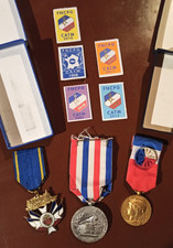 Lot De 3 Décorations Médailles Civiles SNCF avec une médaille du travaille