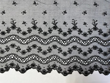 DENTELLE ANCIENNE - Volant de Chantilly - guirlandes de fleurs