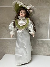 Très belle poupée de