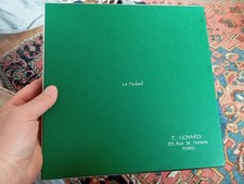 Boite vide avec ruban Le