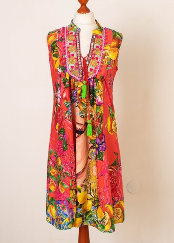 Robe multicolore sans manches