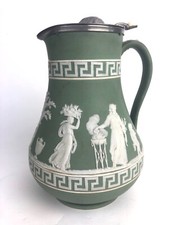 WEDGWOOD CRUCHE A COUVERCLE EN