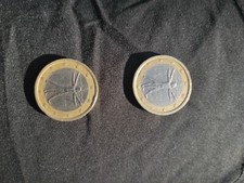 pièces 1 euros rares avec deux personnes qui lève les bras 