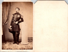 CDV Homme en tenue militaire en pose, portant des décorations, circa 1865 Vintag