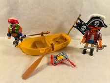 sympa pirate avec barque  playmobil ( corsaire , bateau  ) 0744