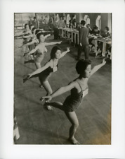 Entrainement des danseuses japonaises pour intégrer la troupe "Toho Nichigeki Th
