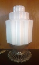 ELEGANTE LAMPE ART DECO MODERNISTE 1930 SKYSCRAPER BUILDING BRONZE et OPALINE