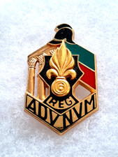 Unn insigne militaire " 6°