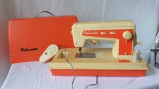 Machine à coudre orange vintage marque "Ma Cousette"