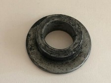UNE ENTRETOISE DE ROUE ARRIERE