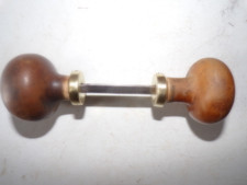 Poignées de porte anciennes en bois et laiton