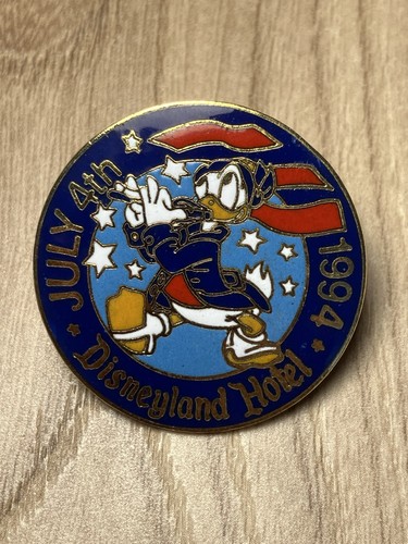 Pin cast member eurodisney - cast,