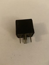 RELAIS MERCEDES HELLA