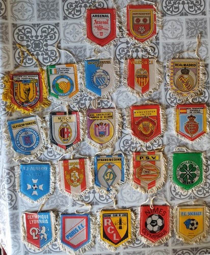 Lot fanions football - 22,