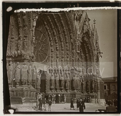Reims touristes devant la - reims,
