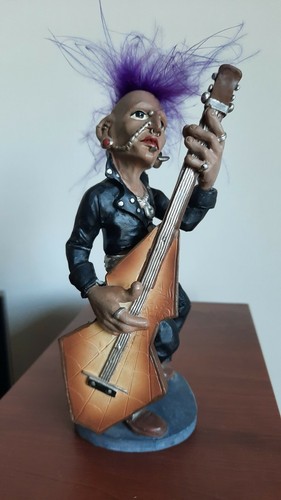 Figurine musicien contrebasse