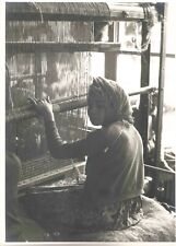 ANCIENNE PHOTO +- 1960 MAROC METIER A TISSER LES TAPIS OUVRIERE A L'OEUVRE