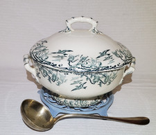 Soupière de la faïencerie de Longwy modèle Richelieu, terre de fer