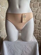String couleur peau modèle