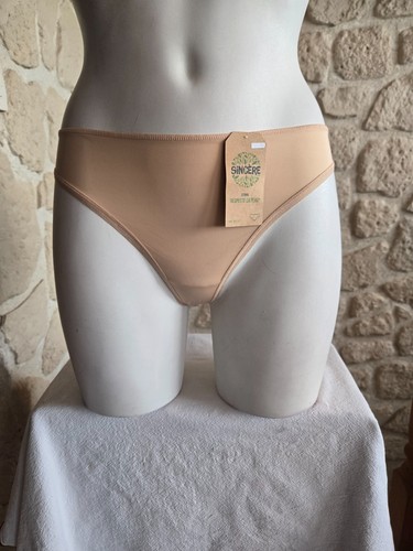 String couleur peau - , modèle