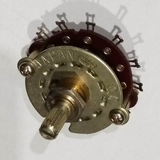 Commutateur rotatif 3 circuits  3 positions Bakélite  NOS   axe 6 mm    E10h33/8