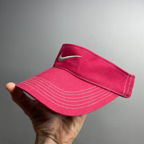 Casquette visière rouge
