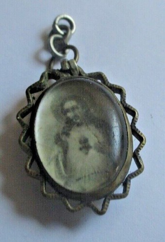 Ancien pendentif reliquaire