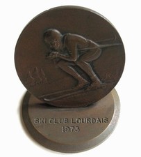 MEDAILLE sur SOCLE du SKI CLUB LOURDAIS 1973 LOURDES PYRENEES ESF FFS MONTAGNE