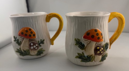 Vtg merry mushroom mugs set - vtg,