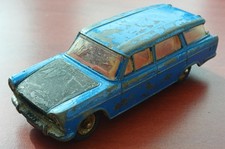 Ancienne voiture miniature