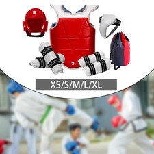 de protections de taekwondo rouges, accessoires renforcés et sac