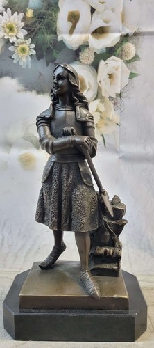 Sculpture statue figurine - sculpture,
