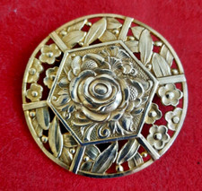BROCHE ANCIENNE EN METAL AJOUREE A DECOR FLORAL DIAMETRE 5 cm