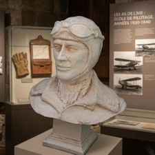 Buste sur socle d'un Aviateur