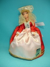 Poupée MABEL folklorique régionale  Bretagne robe rouge