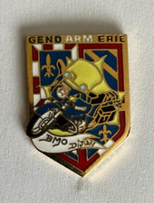 83 - PIN'S ARMOIRIES