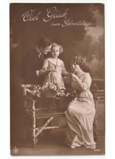 Ancienne Photo Carte Postale Famille Mère Père Fils Mode D'Époque Banc Bois