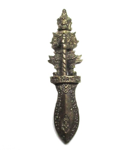 Figurine amulette dague