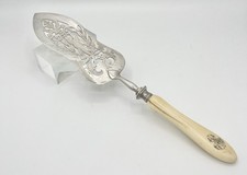 Pelle à poisson en métal