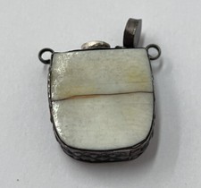 Ancienne fiole berbère en argent . Ref72685